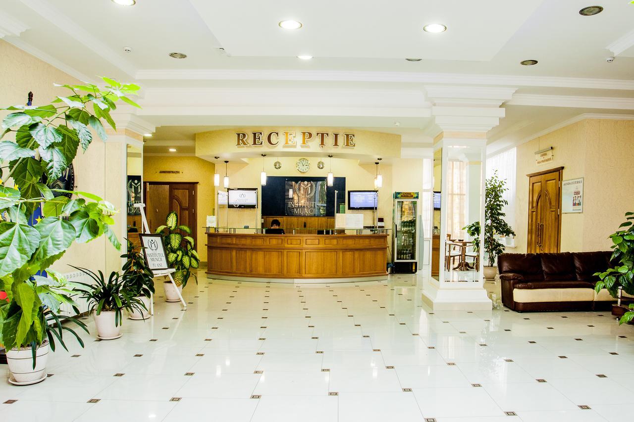 Отель Institutul Muncii Кишинёв Экстерьер фото